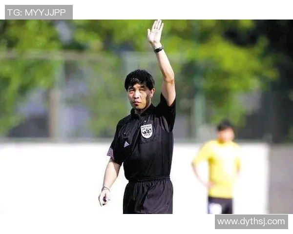 足球球星反义词探索：从绿茵场的辉煌到默默无闻的另类人生